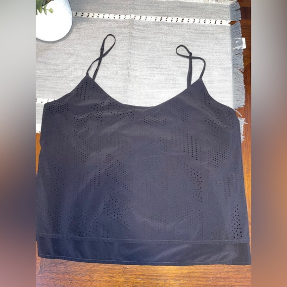 woman’s size medium black athleta brand crop tank top - Picture 1 of 3